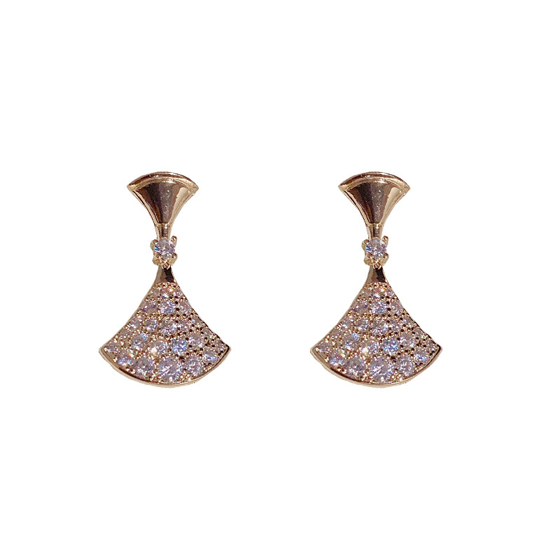 Designer-Ohrringe mit fortgeschrittenem Sinn für Licht, Luxus, elegantes Temperament, kleine Kleid-Ohrringe, zarte, glänzende Volldiamant-Fächerohrringe_voghion.com