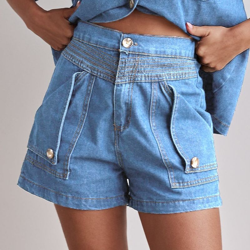 Completo estivo Verve 2025 con camicia casual e pantaloncini in denim da donna_voghion.com