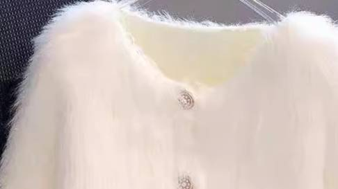 Kurzer Cardigan aus Kunstnerz – Plüschiger Oversize-Pullover mit V-Ausschnitt und Knopfleiste (Einheitsgröße, lange Ärmel, weich und flauschig, ein Must-have für Boho-Chic-Layering)_voghion.com