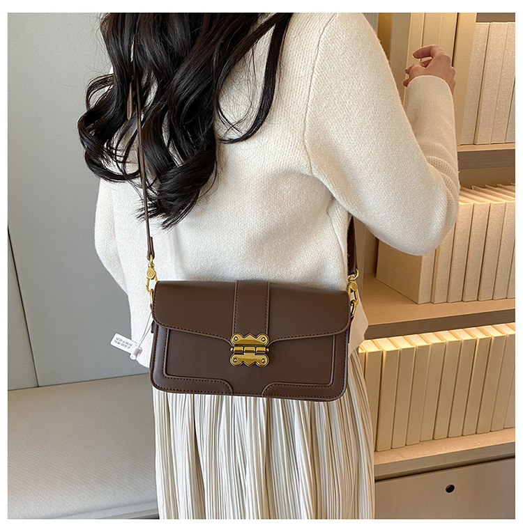 Borsa da donna di Nanfeng 2023 Primavera ed estate Nuovo design di nicchia La sensazione di vera pelle è popolare quest'anno consegna di borse quadrate in vera pelle sotto le ascelle_voghion.com