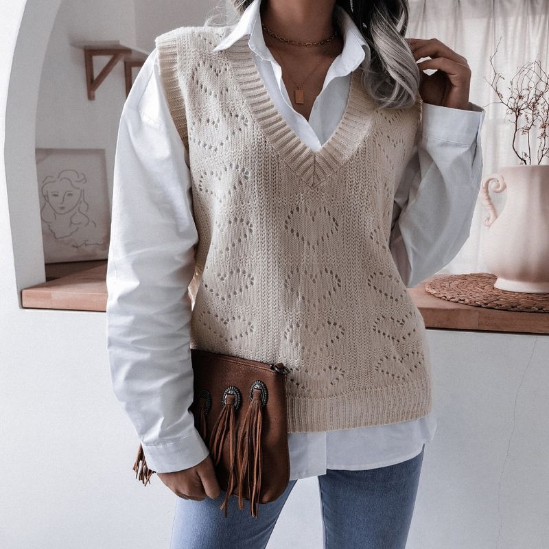 Maglione gilet lavorato a maglia con scollo a V e cuore cavo, moda donna, autunno inverno 2021_voghion.com