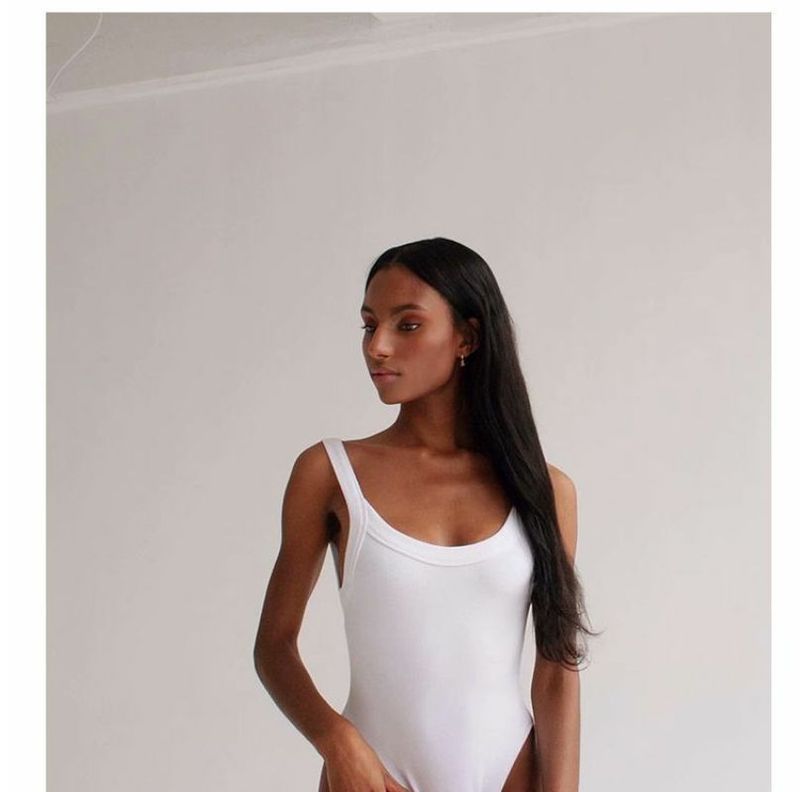 Canotta senza schienale con bordo largo per donna, nuova tuta estiva alla moda con spalline spesse e bottoni nascosti._voghion.com