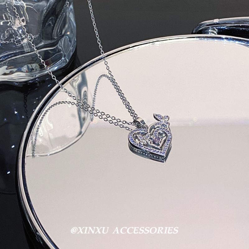 Ciondolo a forma di cuore francese a forma di farfalla cava per ragazze, con un design di nicchia e versatile. Nuova decorazione per collana 2024_voghion.com