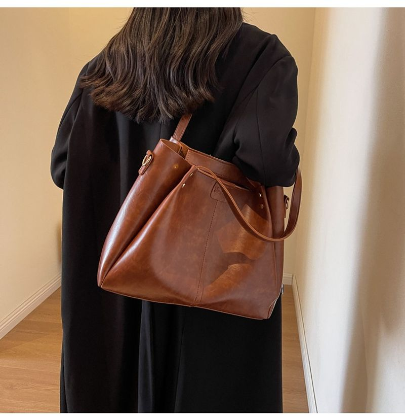 Tote per pendolari retrò di grande capacità in Europa e negli Stati Uniti 2023 nuova tracolla a tracolla con tracolla larga con texture a mano_voghion.com