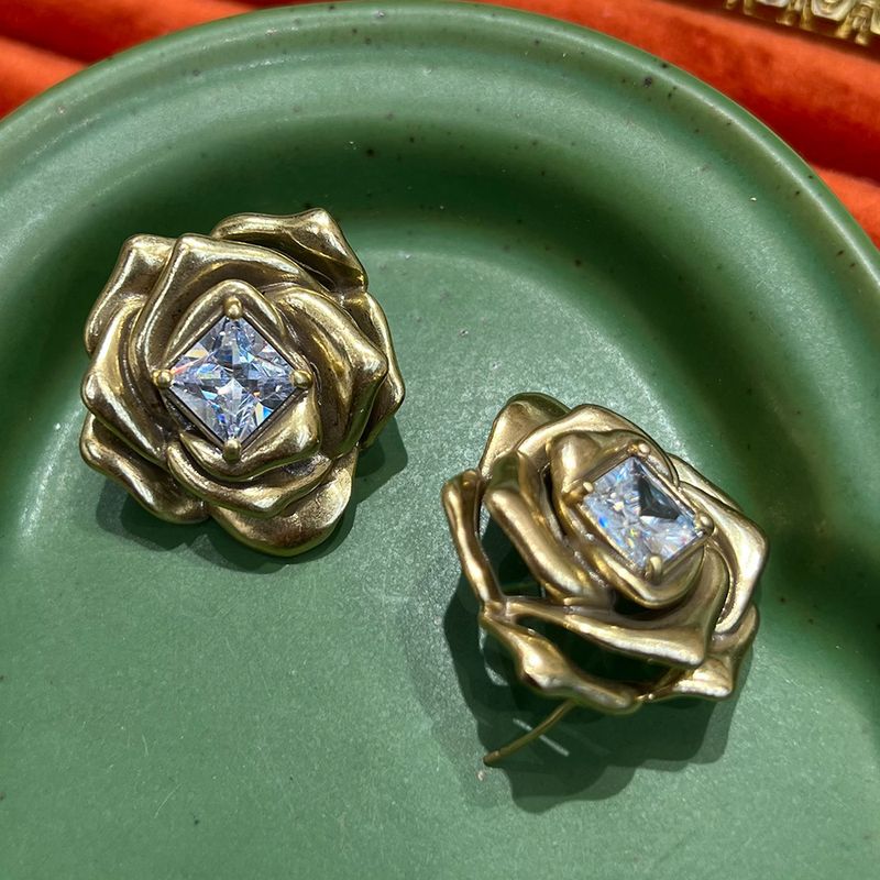 Vintage Multi-layer Three-dimensional Rose Flower Earrings With Zircon Copper Heavy Craft Ear Clips And Rings_voghion.com