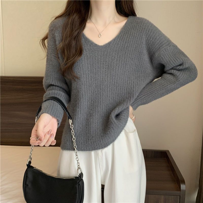 Suéter feminino verde de veludo com decote em V, estilo solto e descontraído, camisa de base macia e quente, outono e inverno, estilo Hong Kong_voghion.com