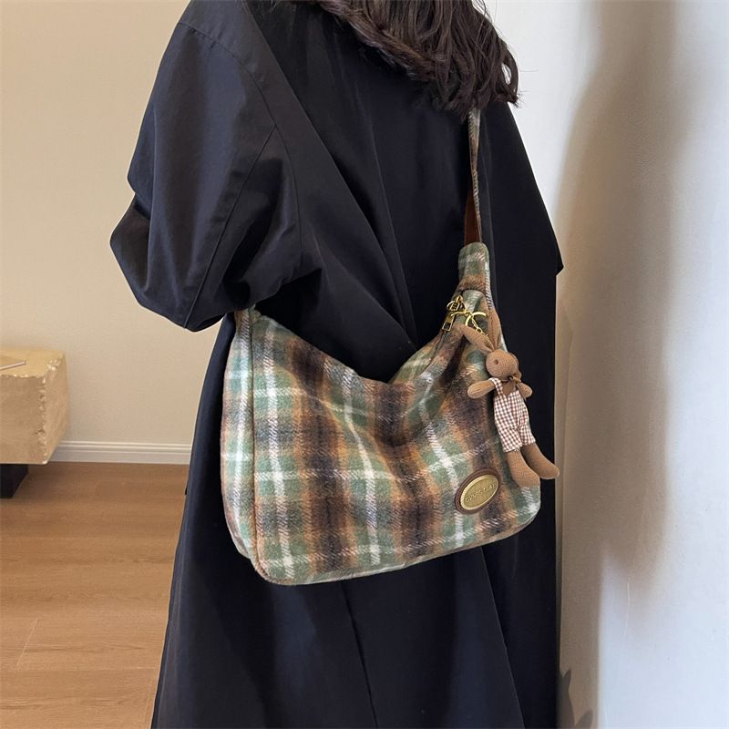 Nuova borsa a tracolla in stile americano per donna, borsa a tracolla in lana scozzese autunnale e invernale, zaino per ragazze alla moda di nicchia_voghion.com
