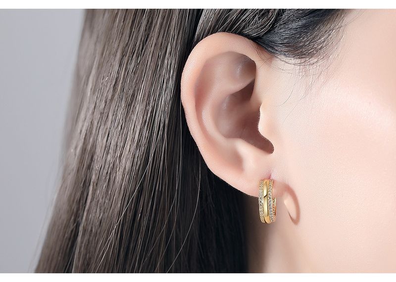 Damenschmuck Elegante geometrische Zirkonohrringe aus Kupfer mit Rhodium- oder 18-karätiger Vergoldung für den täglichen Gebrauch. Kleine Ohrringe mit Kupfereinlage aus Zirkon für Pendler_voghion.com