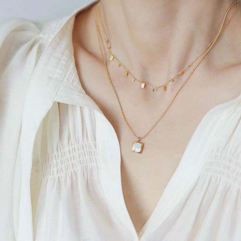 Nuova collana a conchiglia quadrata liscia geometrica semplice in acciaio al titanio 3D 2022, accessori da donna di tendenza_voghion.com