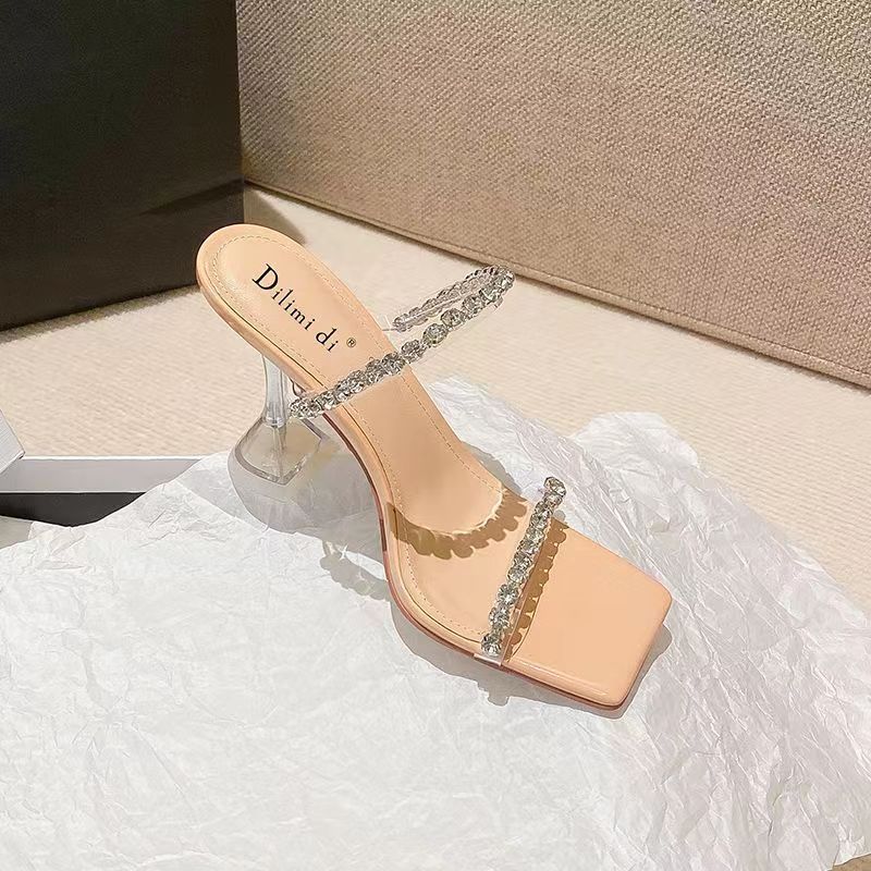 neue Strass-Sandalen mit einem Riemen und hohen Absätzen für Damen mit Stilettos, transparente und wunderschöne silberne High Heels_voghion.com