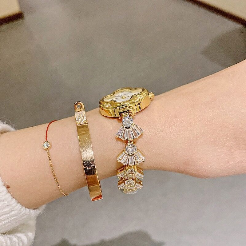 Dimini dinimi new fashion quadrifoglio quadrante in madreperla pieno di diamanti elegante braccialetto a forma di ventaglio orologio da donna lusso leggero_voghion.com