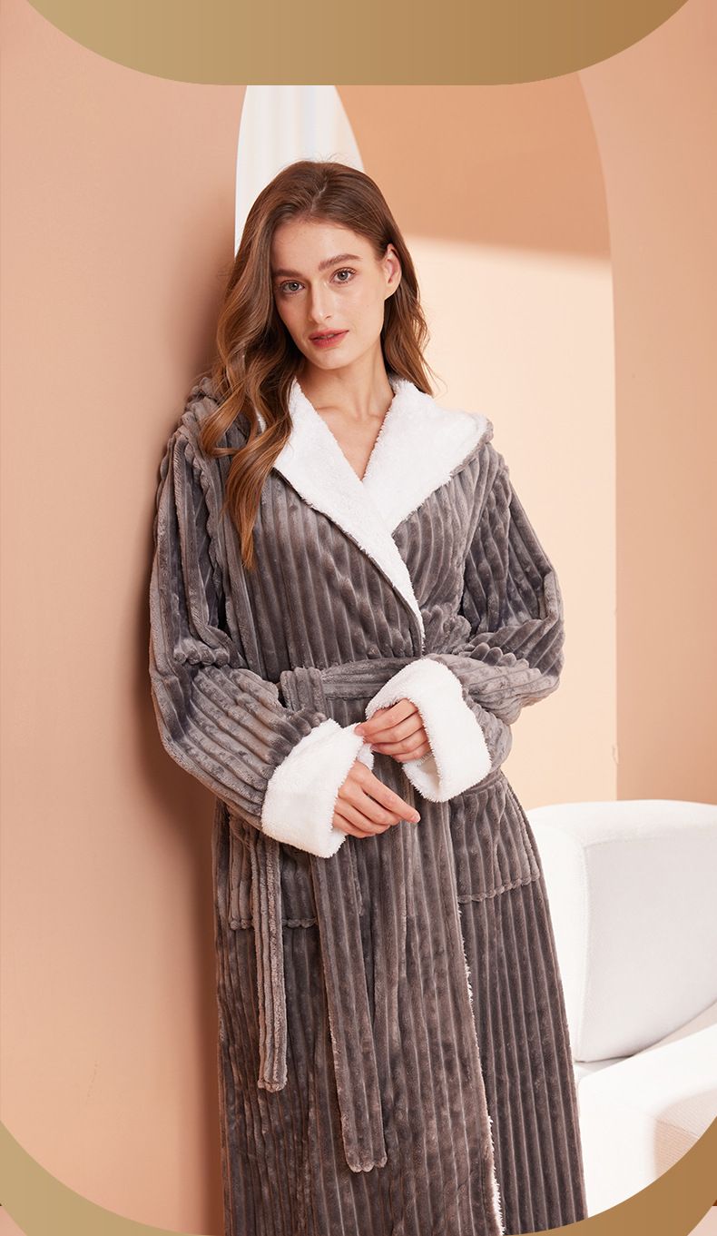 Herrenbekleidung extra lang Übergrößen geschnittenes Samtnachthemd mit Kapuze und Streifen für Paare Männer und Frauen Übergrößen Flanellbademantel Herbst und Winter_voghion.com