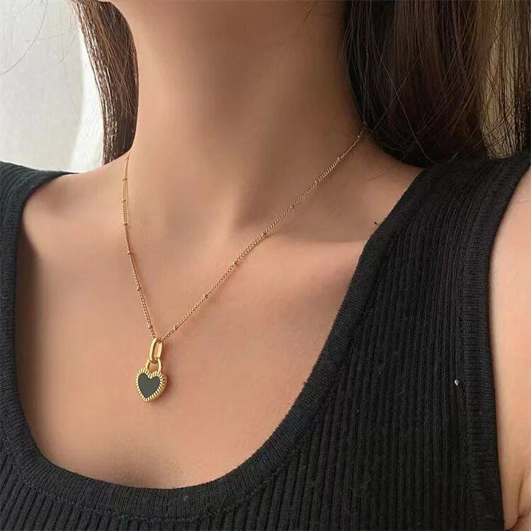 2025 Arrivi 2024 Collana con ciondolo a cuore bifacciale vintage per donna Ragazza Catena clavicola Choker Nuova moda alla moda_voghion.com