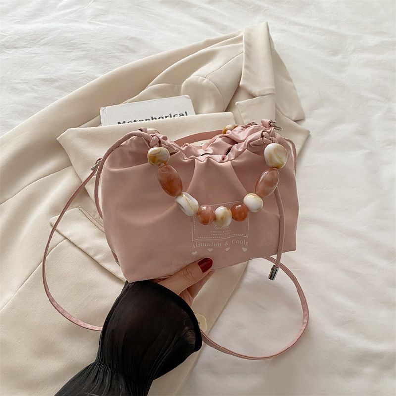 Borsa a tracolla testurizzata da donna, semplice e casual, alla moda, estiva 2025_voghion.com