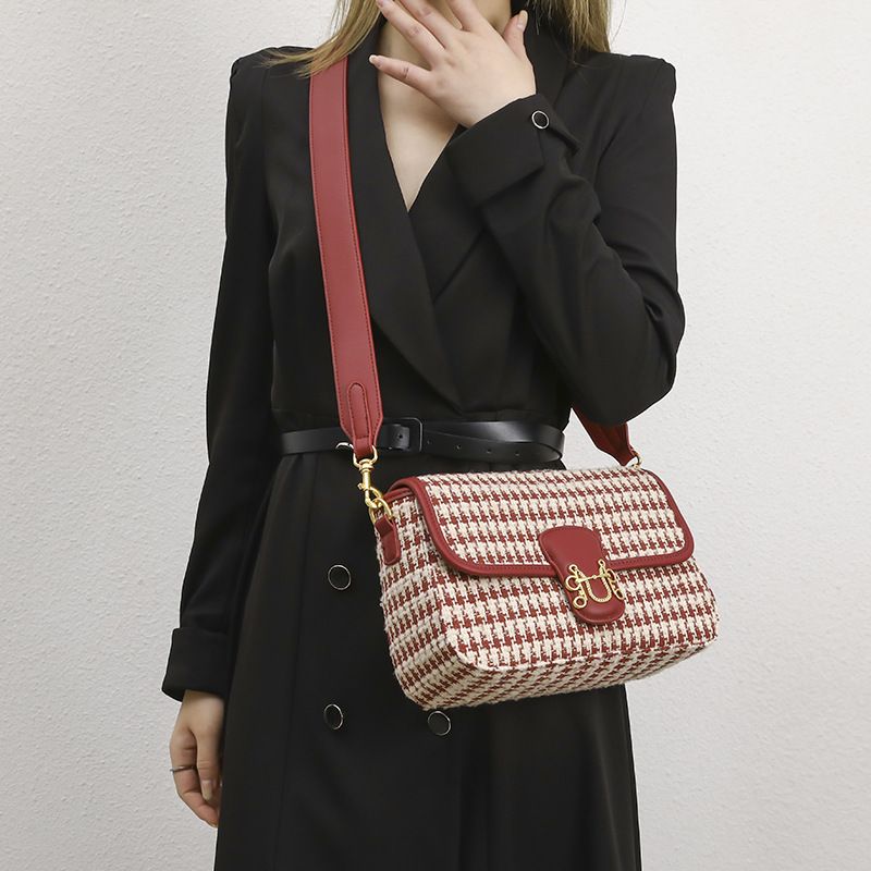 2024 Autumn New Trendy Bird Pattern Underarm Small Square Fashion Versatile Single Shoulder Oblique Straddle Women's Bag_voghion.com