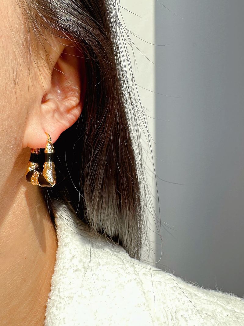 Boucles d'oreilles trapézoïdales en émail noir pour femmes, boucles d'oreilles géométriques égyptiennes à texture froissée, boucles d'oreilles de tempérament médiéval_voghion.com