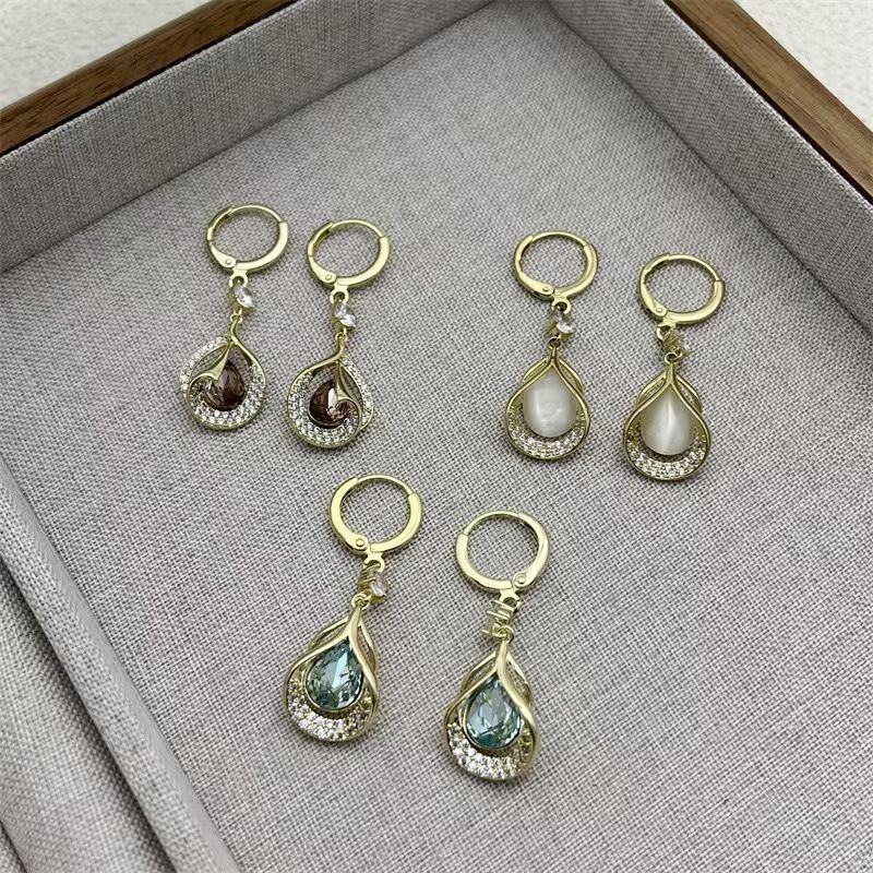 Light High-End Cat's Eye Stone Geometric 2024 New Elegant Face-Slimming Water Drop Earrings_voghion.com