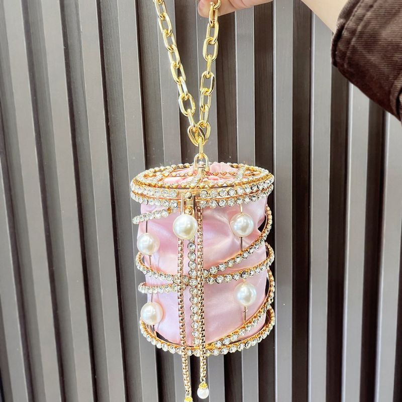 2025 New Women's Metal Bucket Pearl Inlaid Diamond Handbag Drawstring Chain Pig Bird Cage Bag_voghion.com