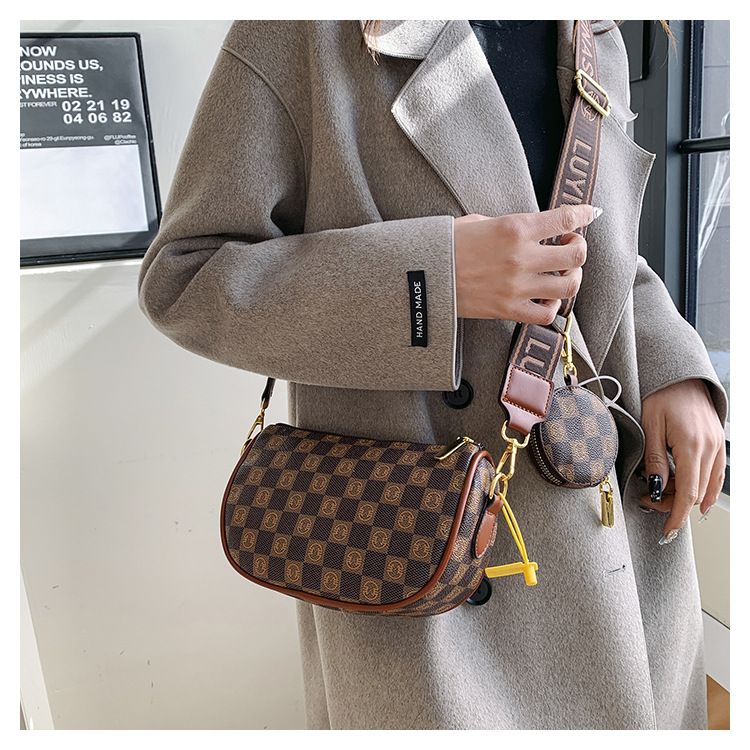 Borsa famosa su Internet per le donne nel 2024, nuova borsa quadrata piccola stampata alla moda, tracolla larga versatile, singola_voghion.com
