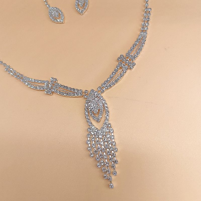 Set di gioielli con strass - Collana, orecchini e bracciale da 3 pezzi, elegante design a catena con griffe per donna_voghion.com