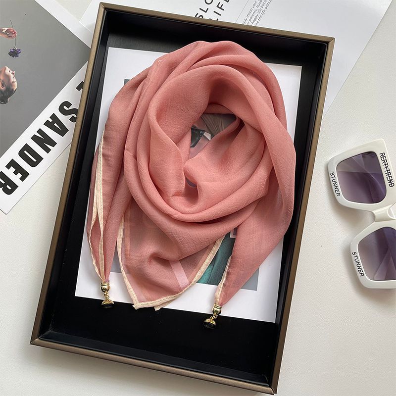 Fortschrittlicher Damen-Schal aus einfarbigem Tencel mit französischem Anhänger, kleinem duftendem Magnetknopf, 70 Quadraten, dünner Gaze_voghion.com