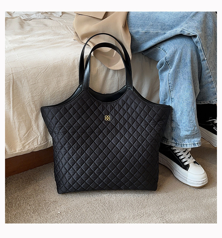 Borsa a tracolla di grande capacità da donna con filo da ricamo Lingge 2023 borsa a tracolla per pendolari di nuova moda popolare borsa tote portatile all-match_voghion.com