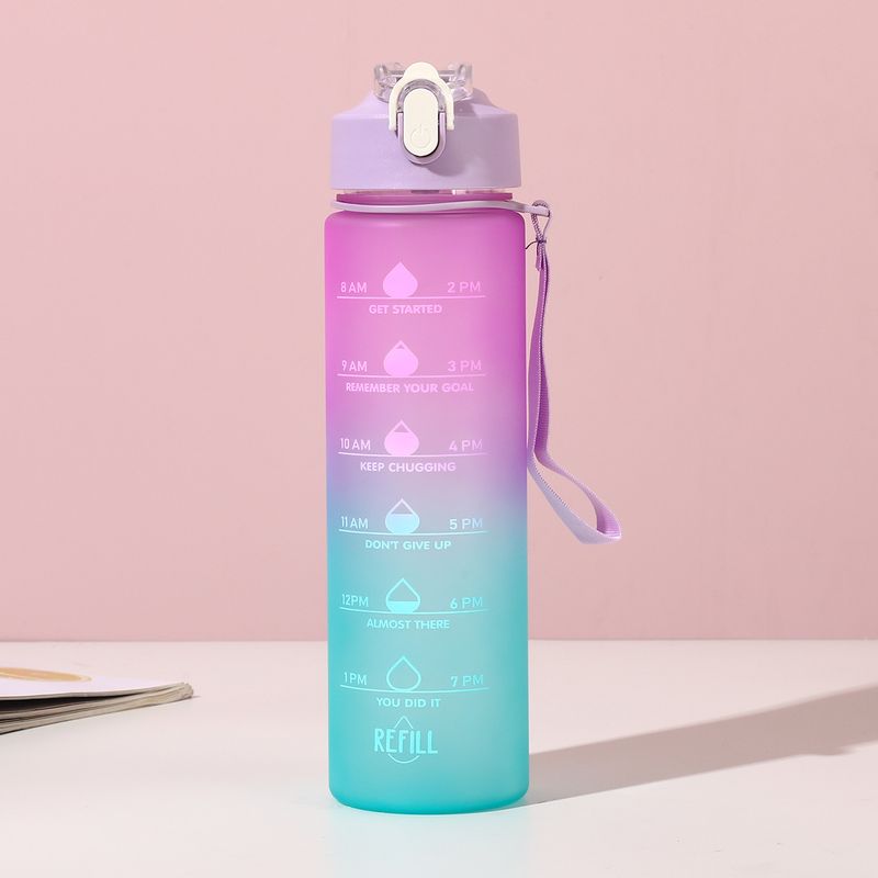 Borraccia sportiva per esterni con manico comodo e cannuccia, colore sfumato opaco da 750 ml, in plastica_voghion.com