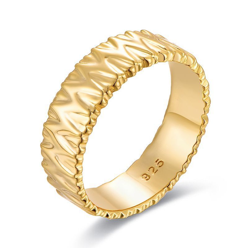 Anillo de metal martillado S925 plata esterlina bañado en oro anillo de lujo ligero joyería de plata_voghion.com
