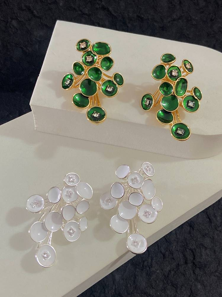 Orecchini a strati in smalto colorato con fiore di ninfea color corallo, per uso quotidiano, feste, compleanni e festa della mamma. Regalo a sorpresa per fidanzata o figlia._voghion.com