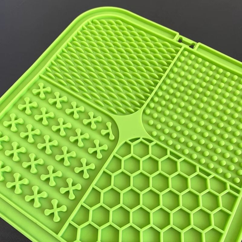 Silicone Food Plate Suction Cup Slow Feeder Mat Pet Cat Dog Lick Bowl Non-Slip_voghion.com