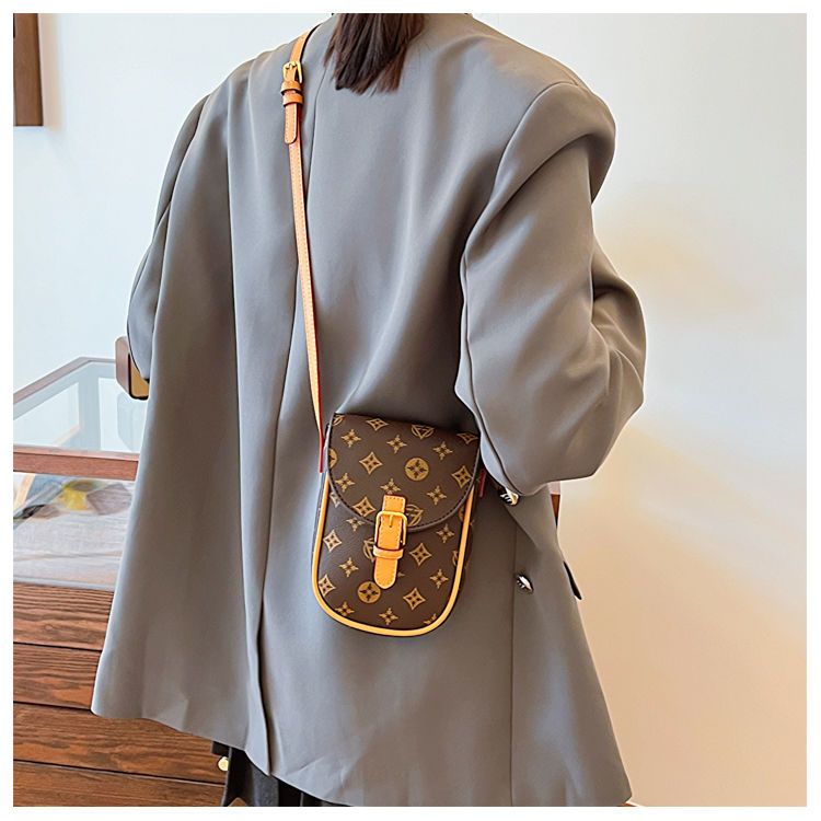 Light luxury printed mobile phone for women in 2024, new French high-end outdoor small shoulder bag, high aesthetic_voghion.com