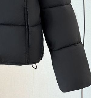 Piumino corto con cappuccio e vestibilità comoda, a forma di S, ricamato, da uomo, per autunno e inverno, spesso e caldo, in cotone._voghion.com