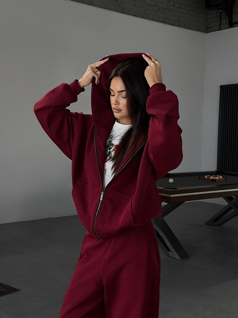 Completo casual da donna con felpa con cappuccio e pantaloni della tuta: completo streetwear in due pezzi, tessuto elasticizzato morbido, colori tinta unita alla moda per autunno e primavera._voghion.com