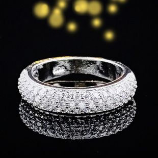 Anello semplice con diamante pieno di zirconi di lusso Senso di design avanzato di minoranza femminile r4577_voghion.com