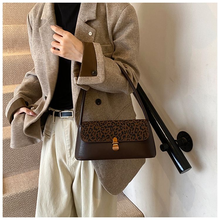 Matte underarm high-end women's 2024 leopard print patchwork shoulder bag, fashionable and personalized handbag_voghion.com