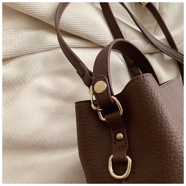 Francese 2024 Nuovo secchiello portatile alla moda di grande capacità per le donne, borsa a tracolla singola di alta qualità_voghion.com