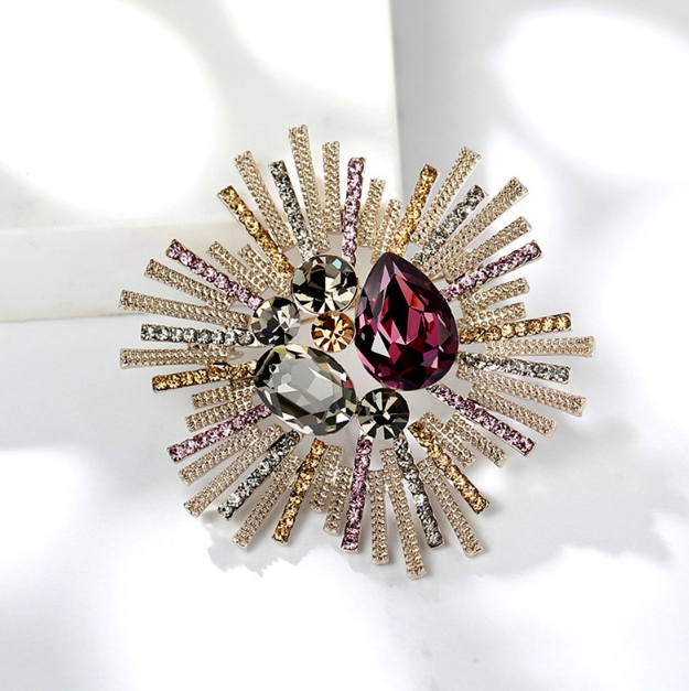 Retro-Temperament-Kristallbrosche, neue exquisite Luxus-Corsage für High-End-Damen, vielseitiges Anti-Expositions-Pin-Bekleidungszubehör_voghion.com