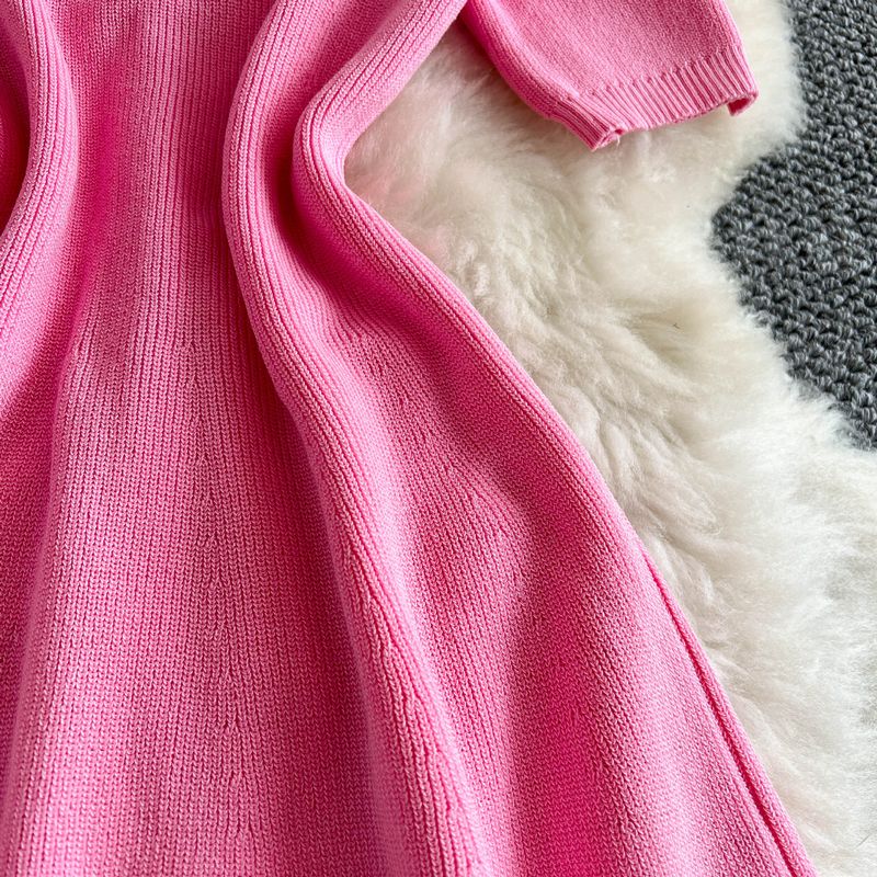 Abito estivo da donna in maglia rosa delicato con scollo rotondo, con fibbia in metallo, aderente, a trapezio, di media lunghezza_voghion.com