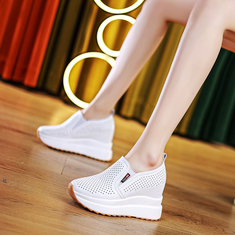 2025 Lente Nieuwe Lichtgewicht Binnenhoogte Casual Witte Helling Sponge Cake Dikke Bodem Ademend Mode Type_voghion.com