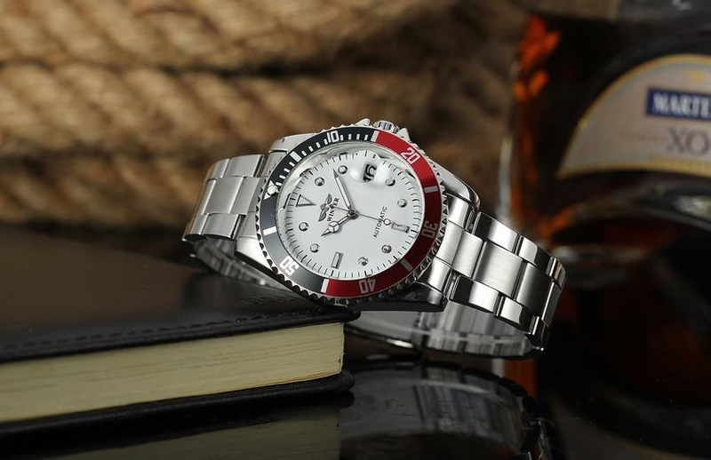 Automatische mechanische Herrenuhr mit leuchtenden Zeigern, Datumsanzeige, Skelettzifferblatt und Edelstahlarmband. Stahlarmbanduhr für Herren_voghion.com