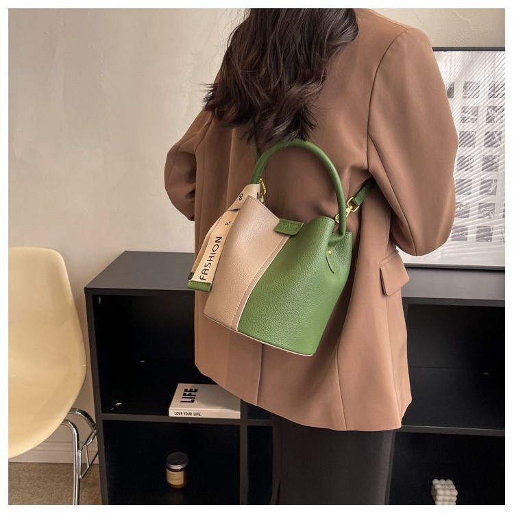 New portable bucket bag with niche design, women's color blocked crossbody bag with high aesthetic value, underarm shoulder bag_voghion.com