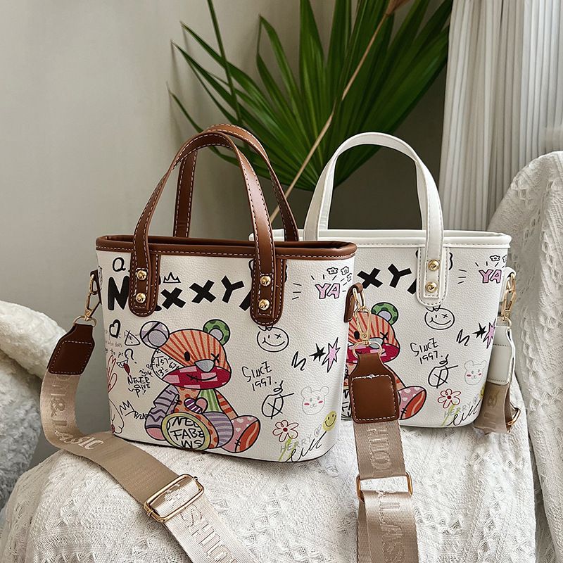 Borsa a mano di grande capacità per le donne 2025 Nuovo stile coreano alla moda versatile Graffiti personalizzati a tracolla Moda cartone animato_voghion.com