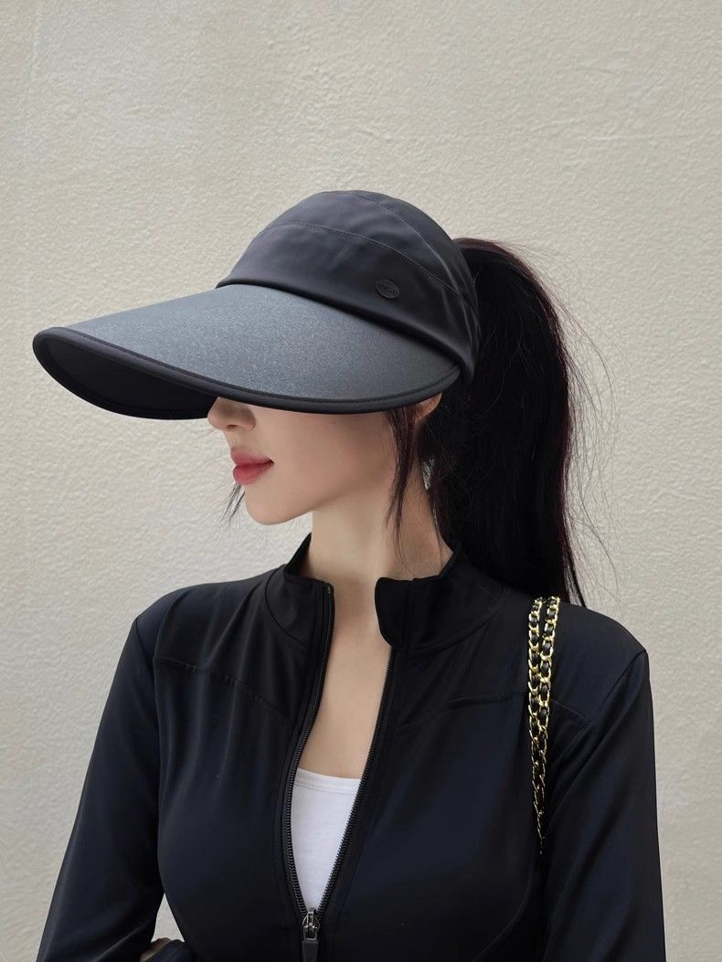 Cappello da sole per esterni in seta ghiacciata, con coda di cavallo alta e a mezza altezza, con viso piccolo e tesa larga, sensazione di freschezza_voghion.com