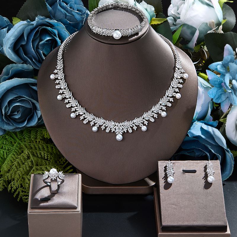2024 Nuovo set di 4 collane e orecchini di perle con zirconi cubici per donna, set di gioielli da sposa Dubai con zirconi, regalo_voghion.com