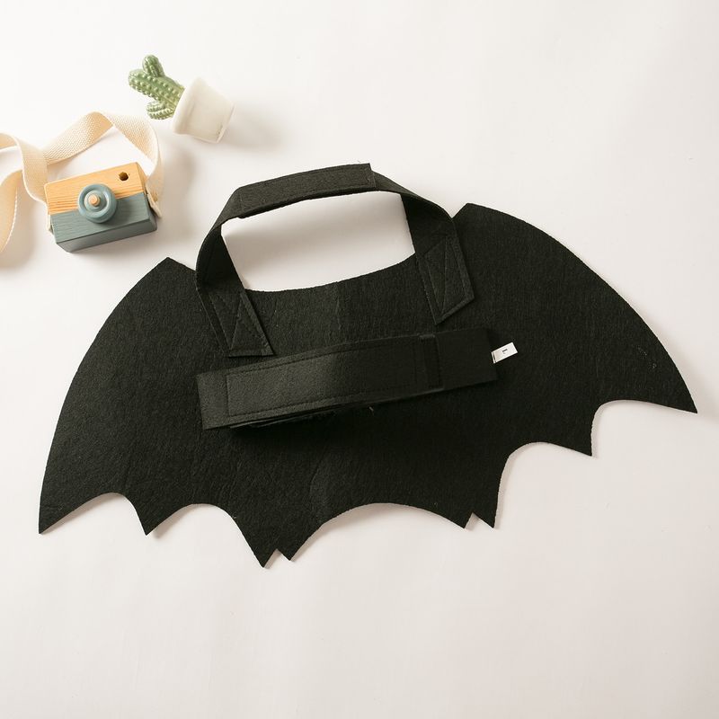 Costume di Halloween per la trasformazione di un cane o un gatto in un pipistrello, con ali creative e personalità eccentrica_voghion.com