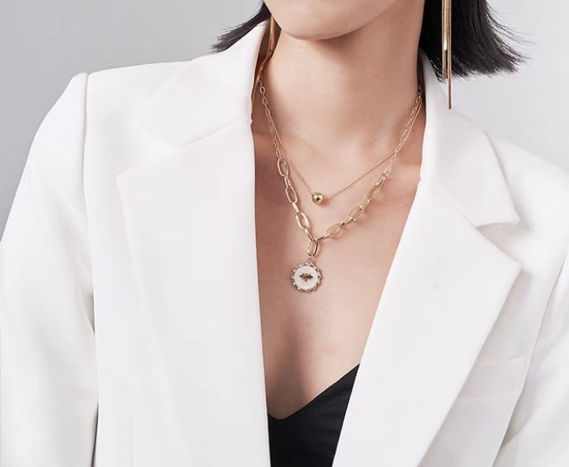 Vintage Bee Fritillaria Acciaio al titanio con design a doppio strato e nuova collana alla moda_voghion.com