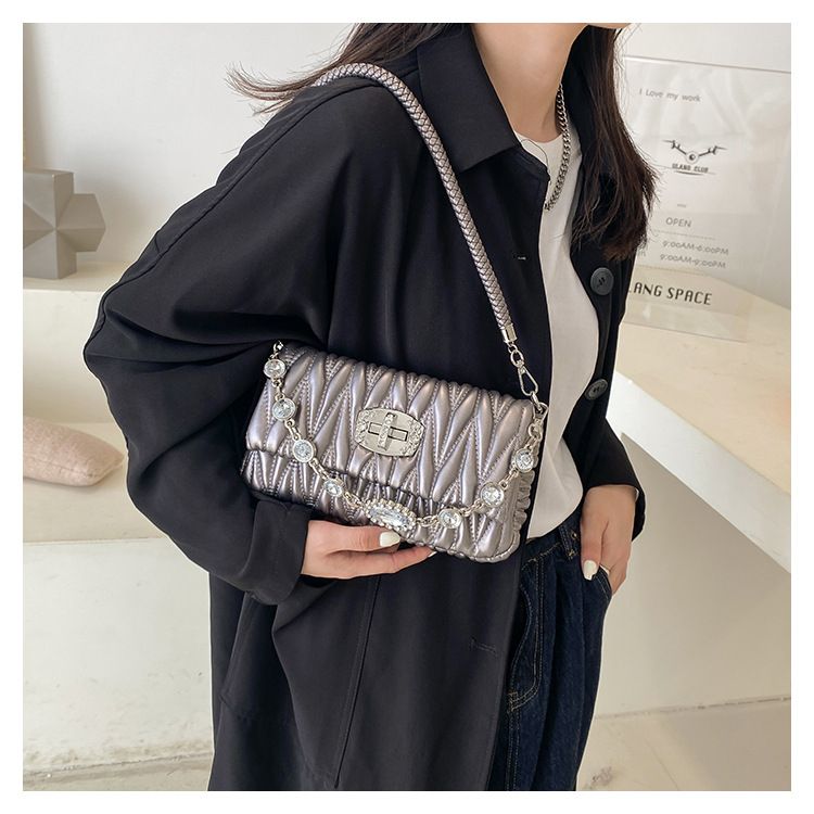 Fashionable and versatile niche chain bag one shoulder pleated diamond small fragrance style net celebrity ladies small bag ins shoulder bag_voghion.com