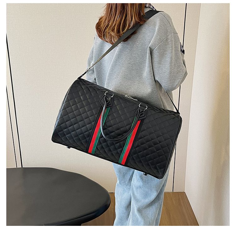 Borsone da viaggio in PU resistente con design impermeabile, grande capacità 20-35 litri, elegante borsa a tracolla multiuso per palestra, viaggi del fine settimana_voghion.com