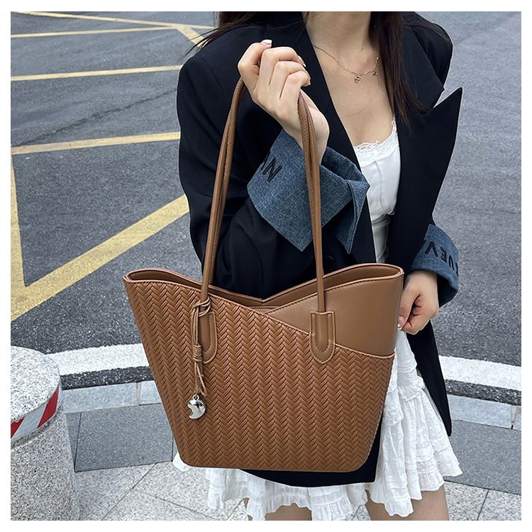 Grande capacità per le donne, nuova borsa a tracolla semplice e versatile autunno 2025, borsa tote alla moda con texture quest'anno_voghion.com