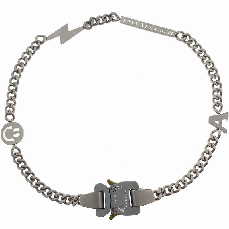 Fashionable And Versatile High Street Functional Style Metal Safety Buckle INS Men And Women Net Red Titanium Steel Short Retro Necklace_voghion.com